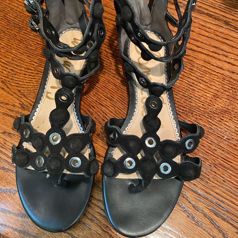 Strap sandals